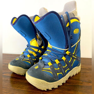Burton, women 6 or youth 4-4.5, Moto, blue and yellow lace up snowboard boots